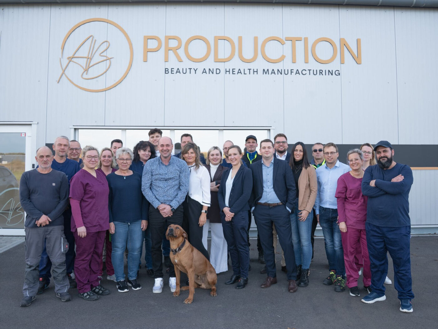 Gruppenbild der Mitarbeiter von AB-Production